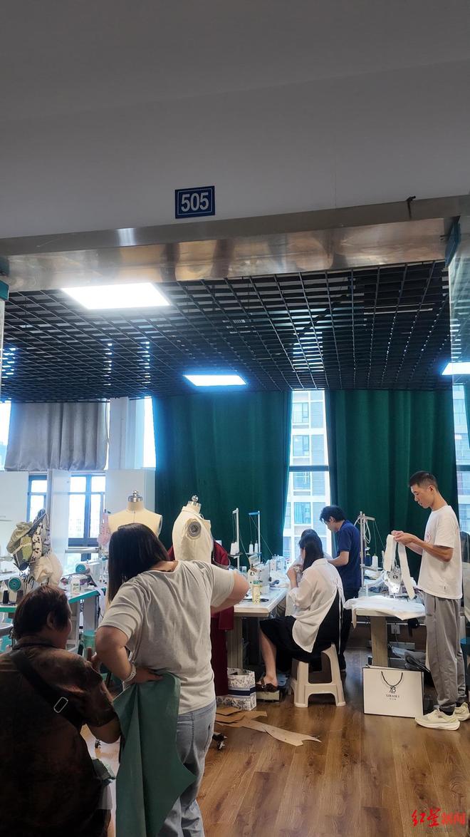 一天接到七八十条咨询！缝纫课在成都火出圈成年轻人新宠(图2)