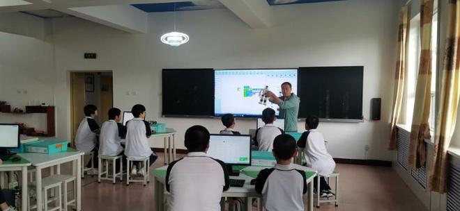 围场棋盘山中学：科技强本能创客花果红(图2)