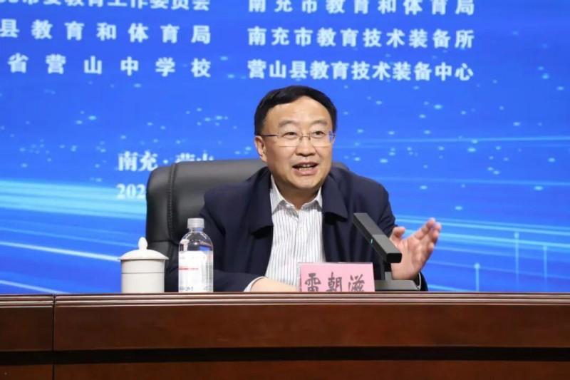 科技赋能成长智慧点亮未来南充市中小学人工智能教育现场推进会在营山中学成功举办(图4)